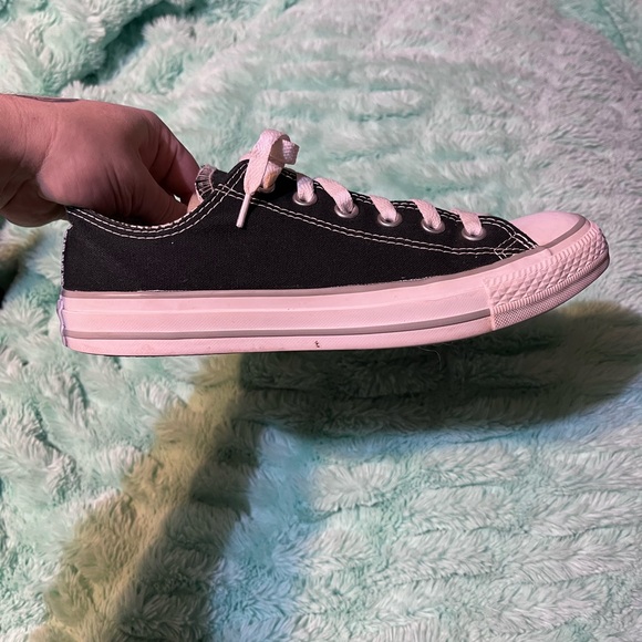 Women’s Black Converse size 9 - Picture 3 of 9